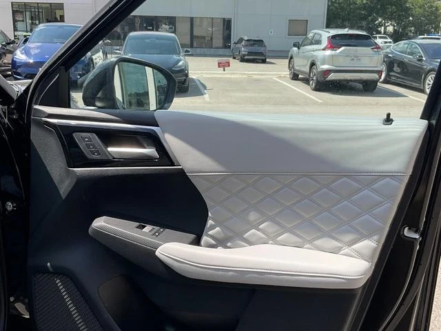 2025 Mitsubishi Outlander Plug-in Hybrid Platinum Edition - Photo 14