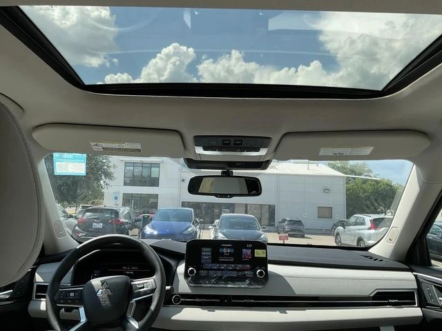 2025 Mitsubishi Outlander Plug-in Hybrid Platinum Edition - Photo 11