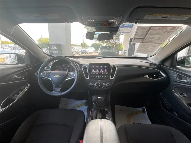 2024 Chevrolet Malibu 1LT photo 2