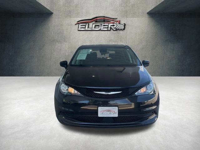 2023 Chrysler Voyager LX's photo