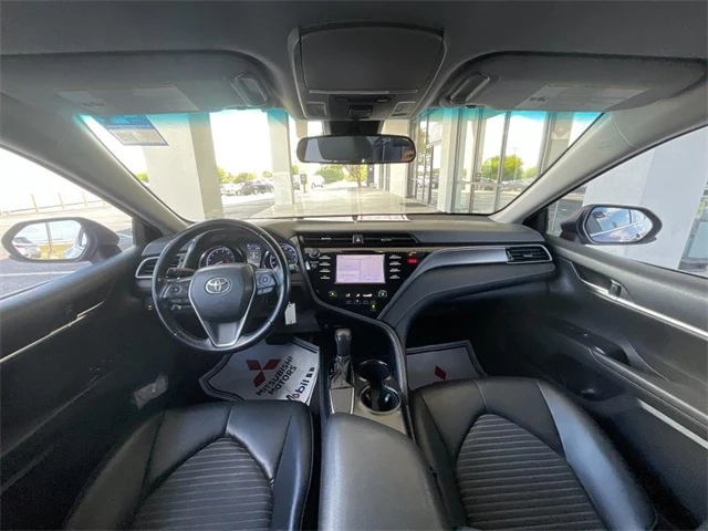 2019 Toyota Camry SE photo 2