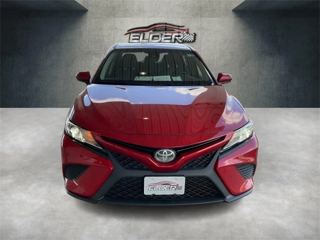 2019 Toyota Camry SE photo 3