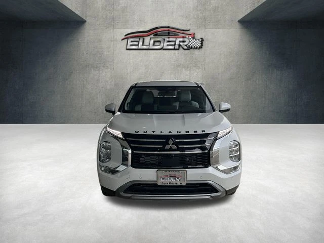 2026 Mitsubishi Outlander SE FWD's photo