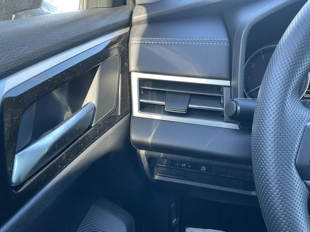 2026 Mitsubishi Outlander SEL - Photo 6