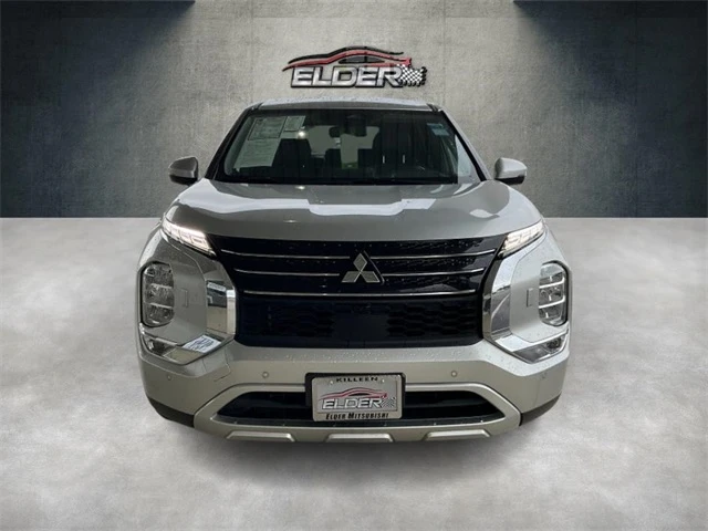 2024 Mitsubishi Outlander SE photo 3