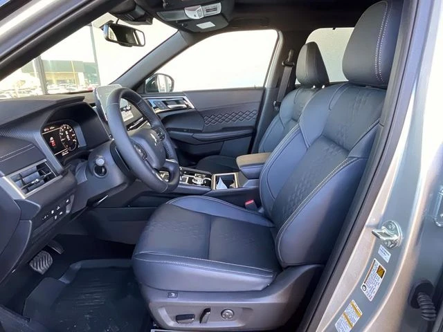 2025 Mitsubishi Outlander Plug-in Hybrid SEL Black Edition - Photo 6