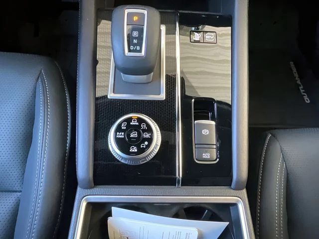 2025 Mitsubishi Outlander Plug-in Hybrid SEL Black Edition - Photo 10