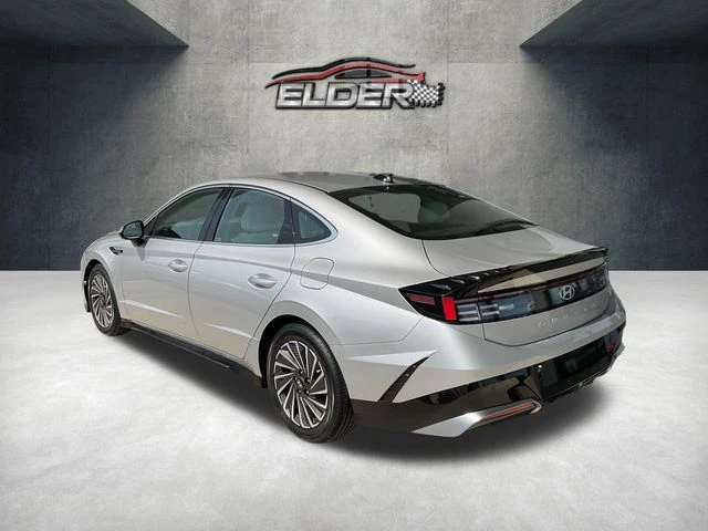 Elder Mitsubishi