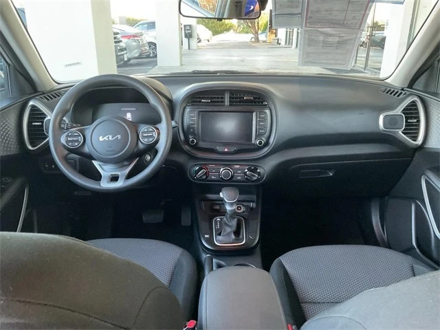 2024 Kia Soul LX photo 2