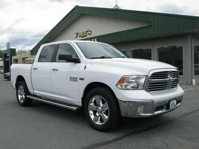 2017 RAM 1500 Big Horn 4x4 Crew Cab 5'7's photo