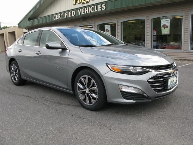 2024 Chevrolet Malibu 1LT photo 2