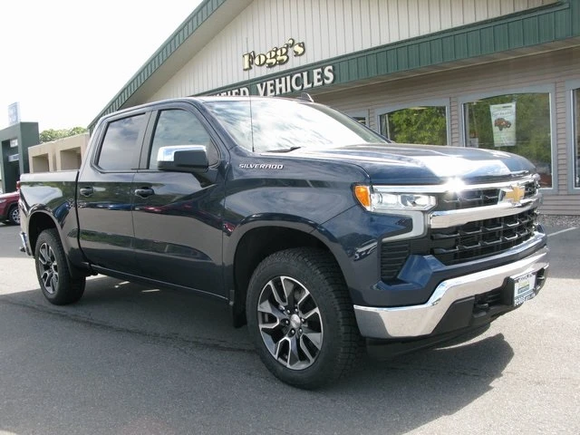 2022 Chevrolet Silverado 1500 LT photo 2