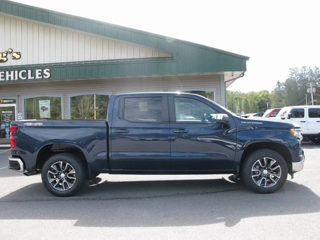 2022 Chevrolet Silverado 1500 LT photo 3