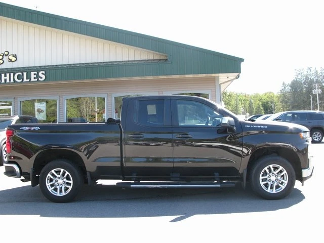 2020 Chevrolet Silverado 1500 LT photo 3