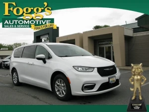 2023 Chrysler Pacifica at Fogg's Automotive in Schenectady, NY