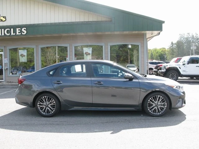 2023 Kia Forte GT-Line photo 2