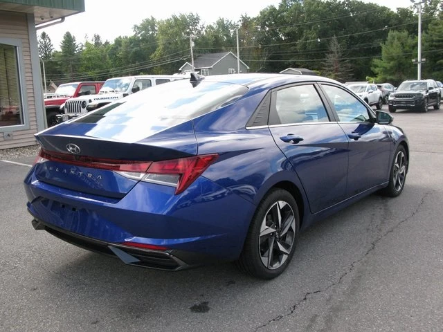 2022 Hyundai Elantra SEL photo 4