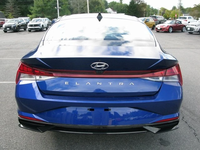 2022 Hyundai Elantra SEL photo 5