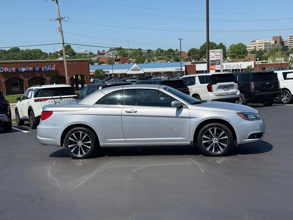 2012 Chrysler 200 S Convertible's photo