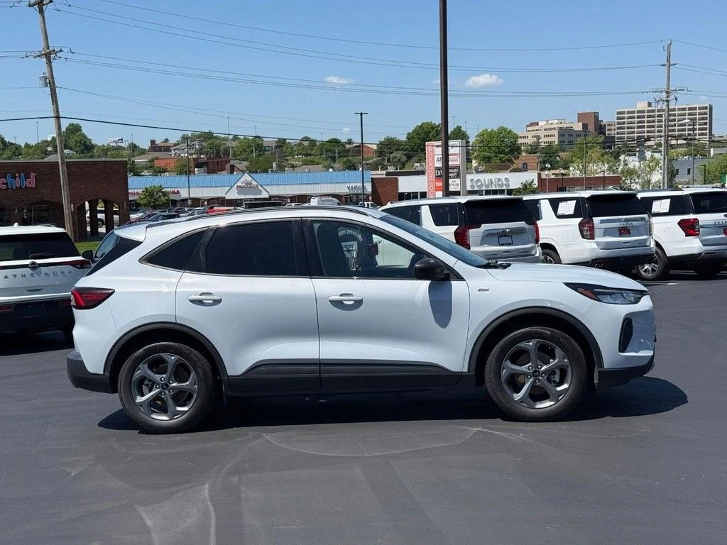 2025 Ford Escape ST-Line FWD's photo