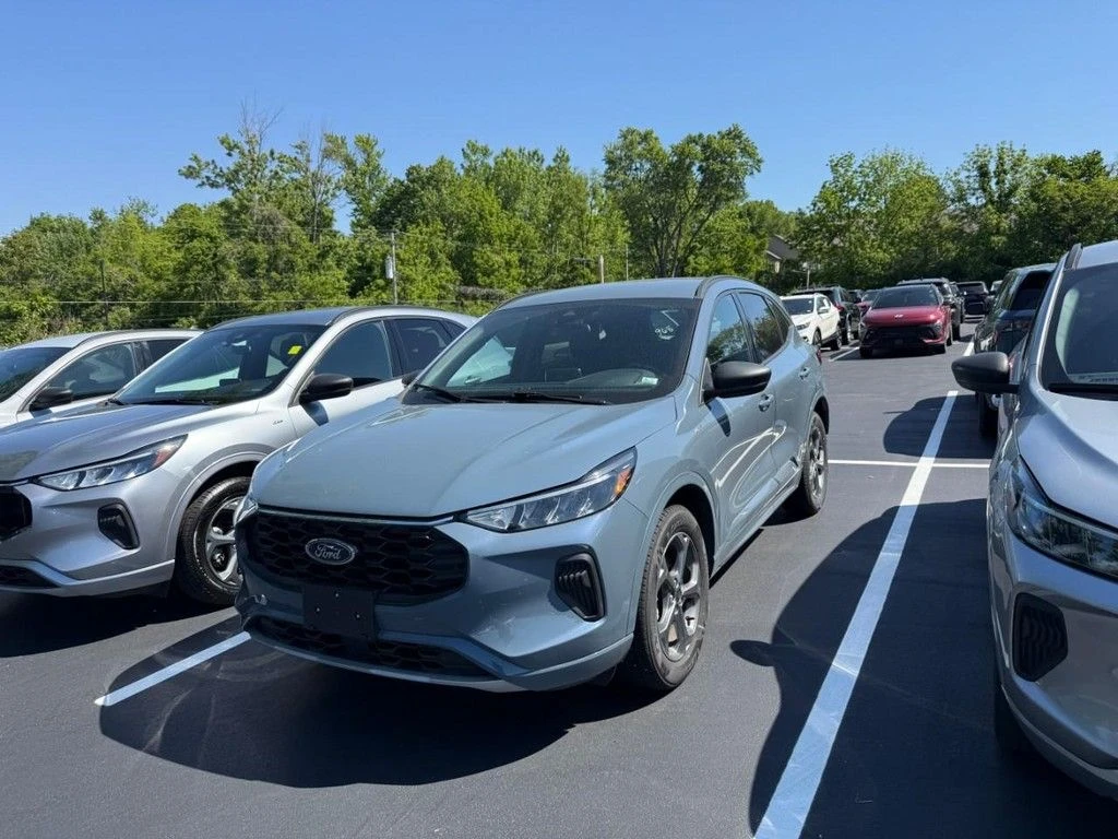 2023 Ford Escape ST-Line AWD's photo