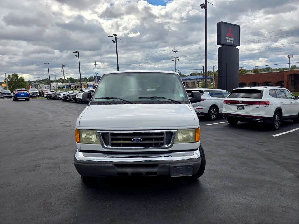 Used 2005 Ford Econoline Wagon Chateau with VIN 1FMRE11W15HA23602 for sale in Bridgeton, MO