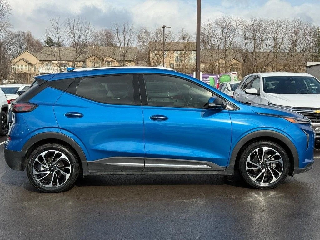 Used 2022 Chevrolet Bolt EUV Premier with VIN 1G1FZ6S09N4112837 for sale in Bridgeton, MO