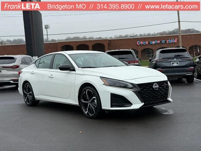 2025 Nissan Altima SR's photo