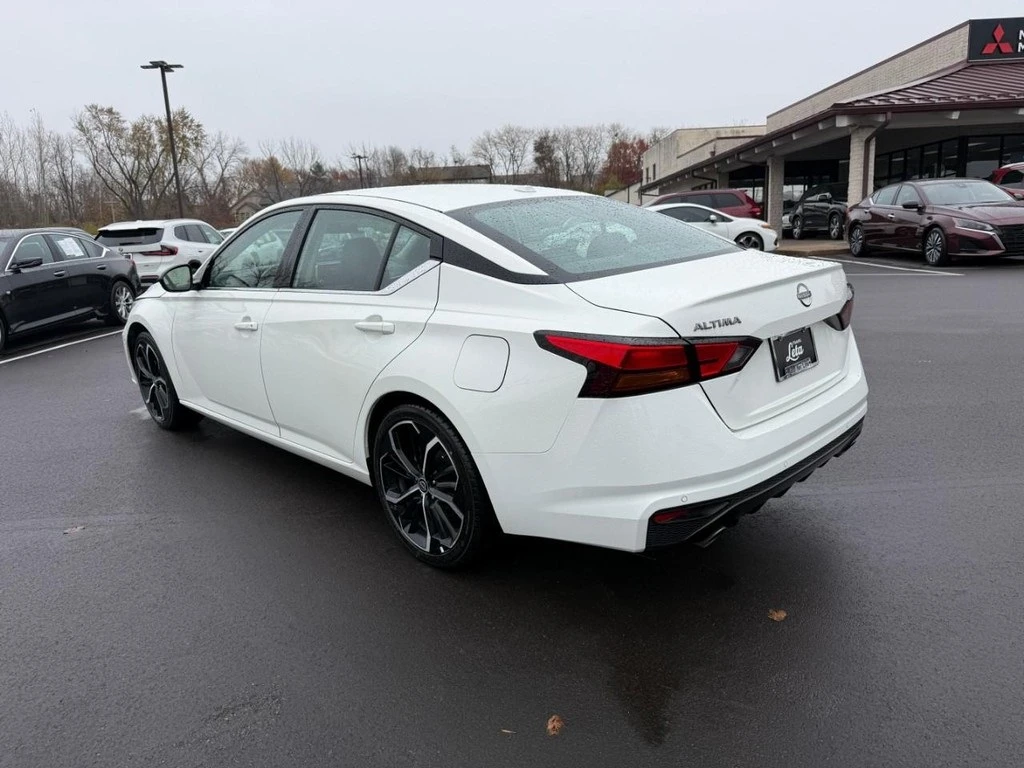 2025 Nissan Altima 2.5 SR photo 4