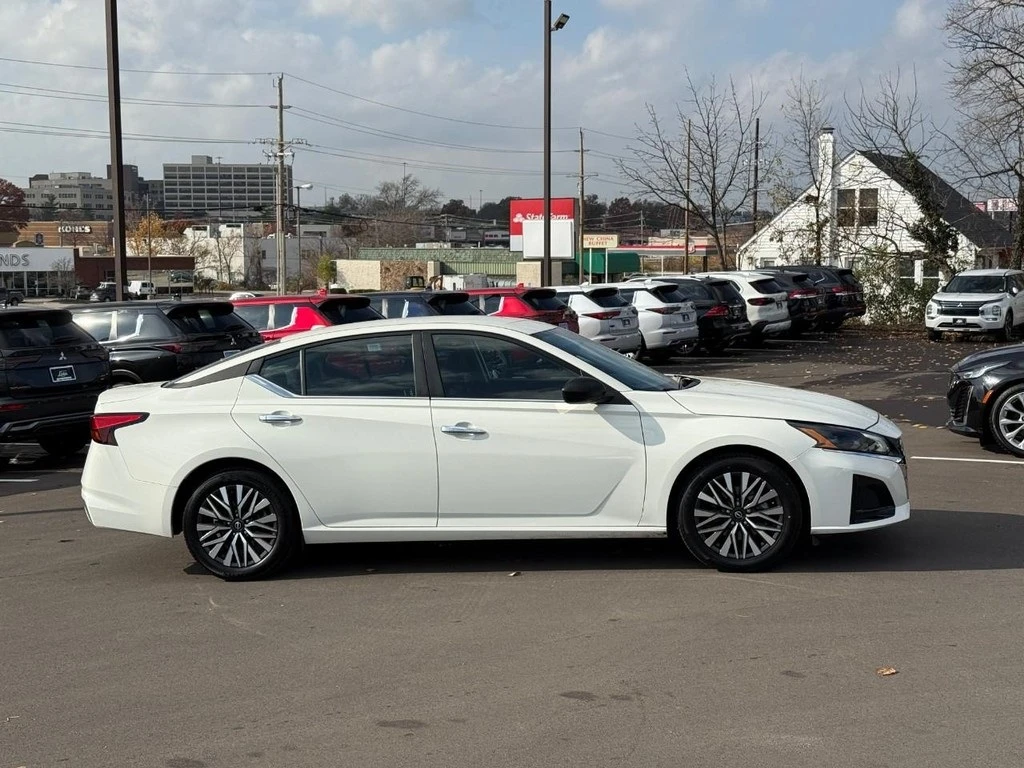 2025 Nissan Altima 2.5 SV photo 2