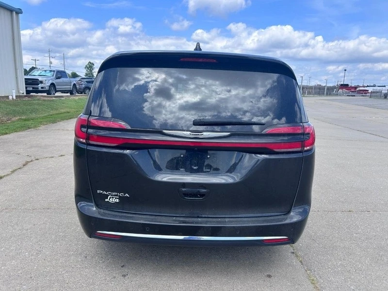 2023 Chrysler Pacifica Touring L photo 4