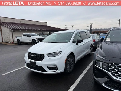 2024 Chrysler Pacifica PHEV Select