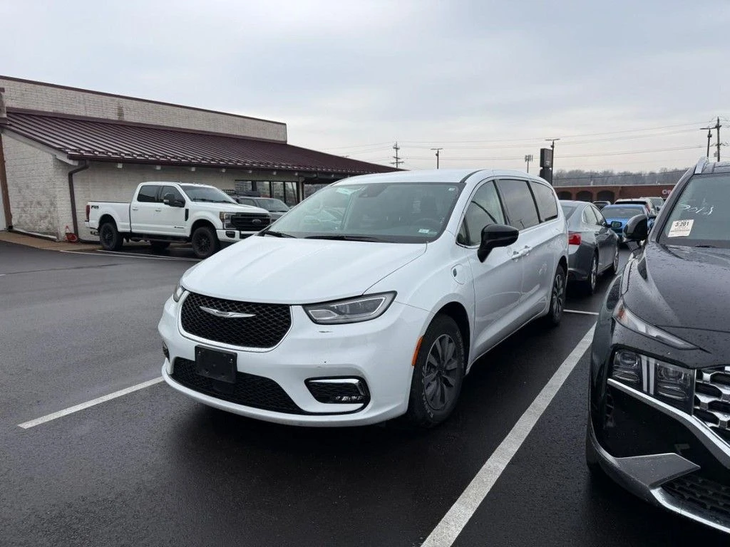 2024 Chrysler Pacifica PHEV