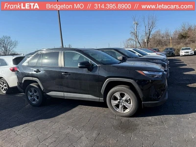 2024 Toyota RAV4 XLE's photo