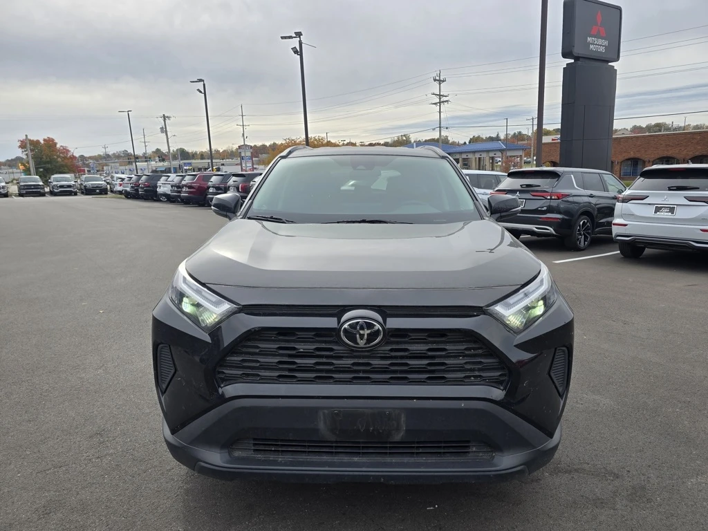 2024 Toyota RAV4 XLE photo 2