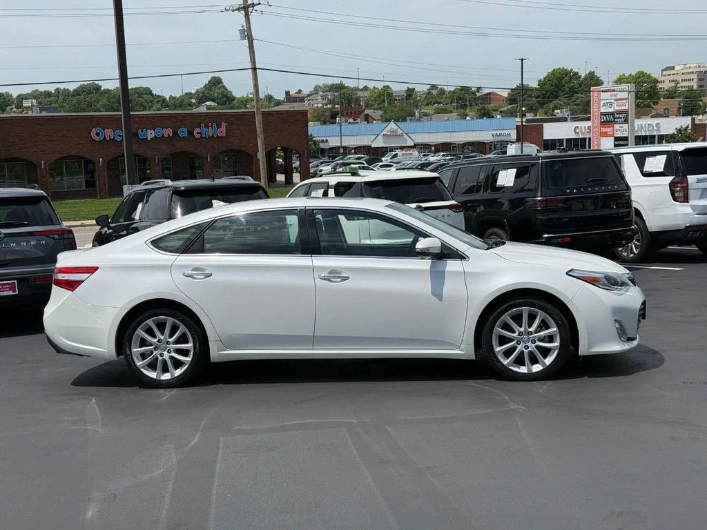 2015 Toyota Avalon Limited's photo