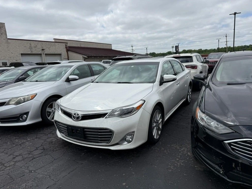 2015 Toyota Avalon Limited's photo