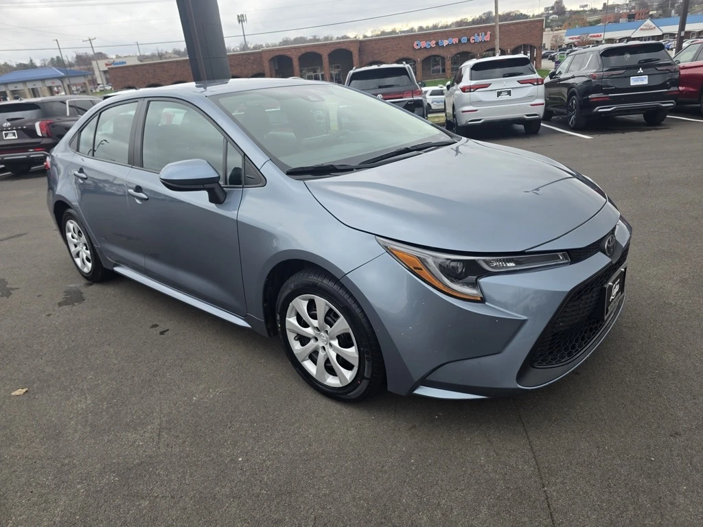 2022 Toyota Corolla LE photo 3