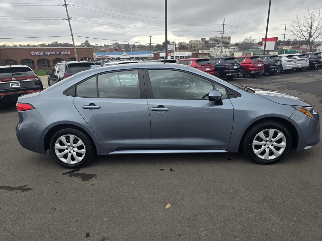 2022 Toyota Corolla LE photo 4