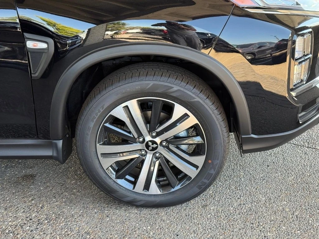 2025 Mitsubishi Outlander Sport ES photo 3