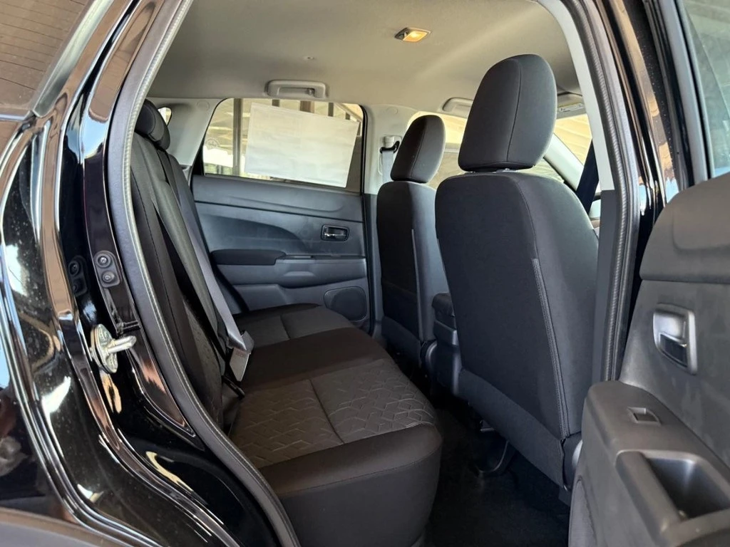 2025 Mitsubishi Outlander Sport ES photo 4