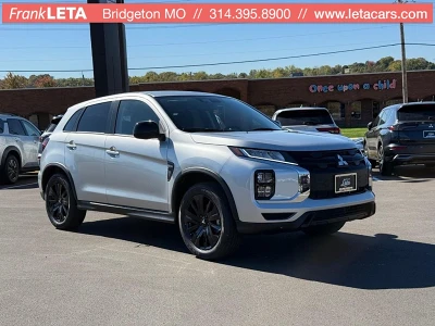 2025 Mitsubishi Outlander Sport LE's photo