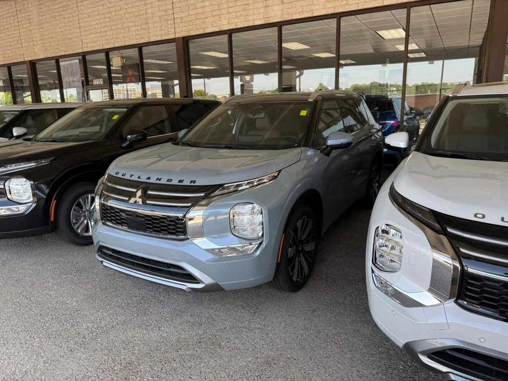 2026 Mitsubishi Outlander SEL FWD's photo