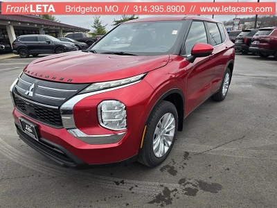 2025 Mitsubishi Outlander ES's photo