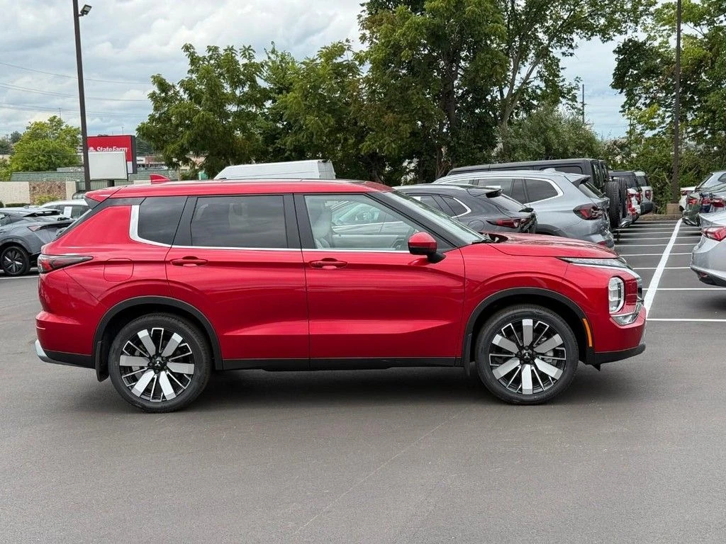 2025 Mitsubishi Outlander SE S-AWC's photo