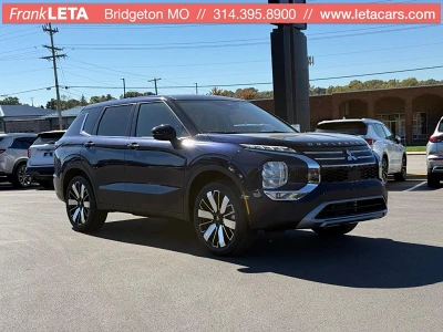 2025 Mitsubishi Outlander SE's photo