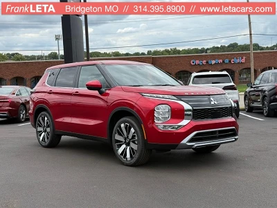 2025 Mitsubishi Outlander SE's photo