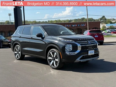 2025 Mitsubishi Outlander SE's photo