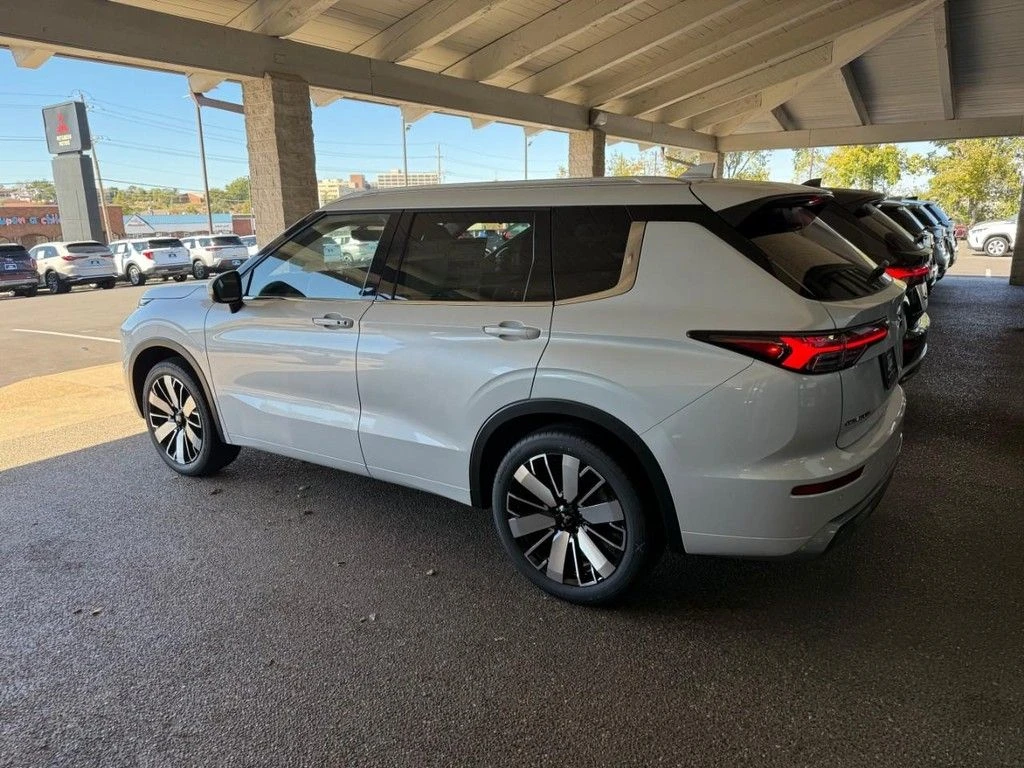 2025 Mitsubishi Outlander SEL S-AWC's photo