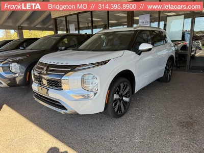 2025 Mitsubishi Outlander SEL's photo